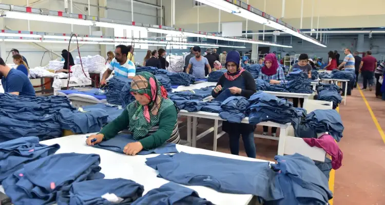 Rising-Costs-Hit-Turkey-Clothing-Makers-Amid-Textile-Sector-Push.jpg