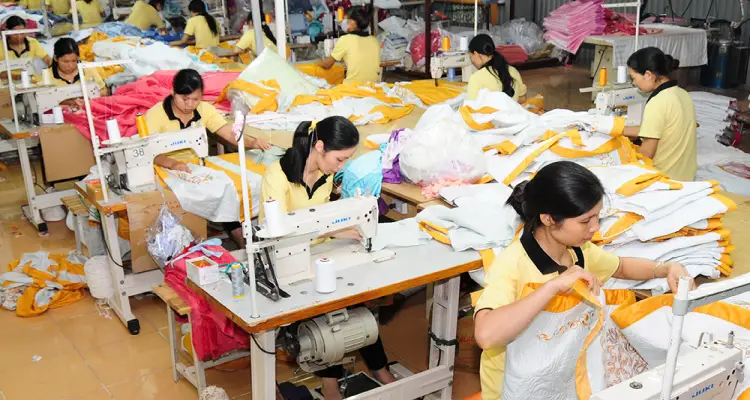 Vietnam-Garment-Exports-Struggle-Amidst-Inflation-and-Recession.jpg